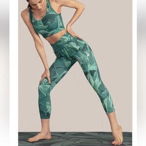 4F green leaves yoga sport leggings size M